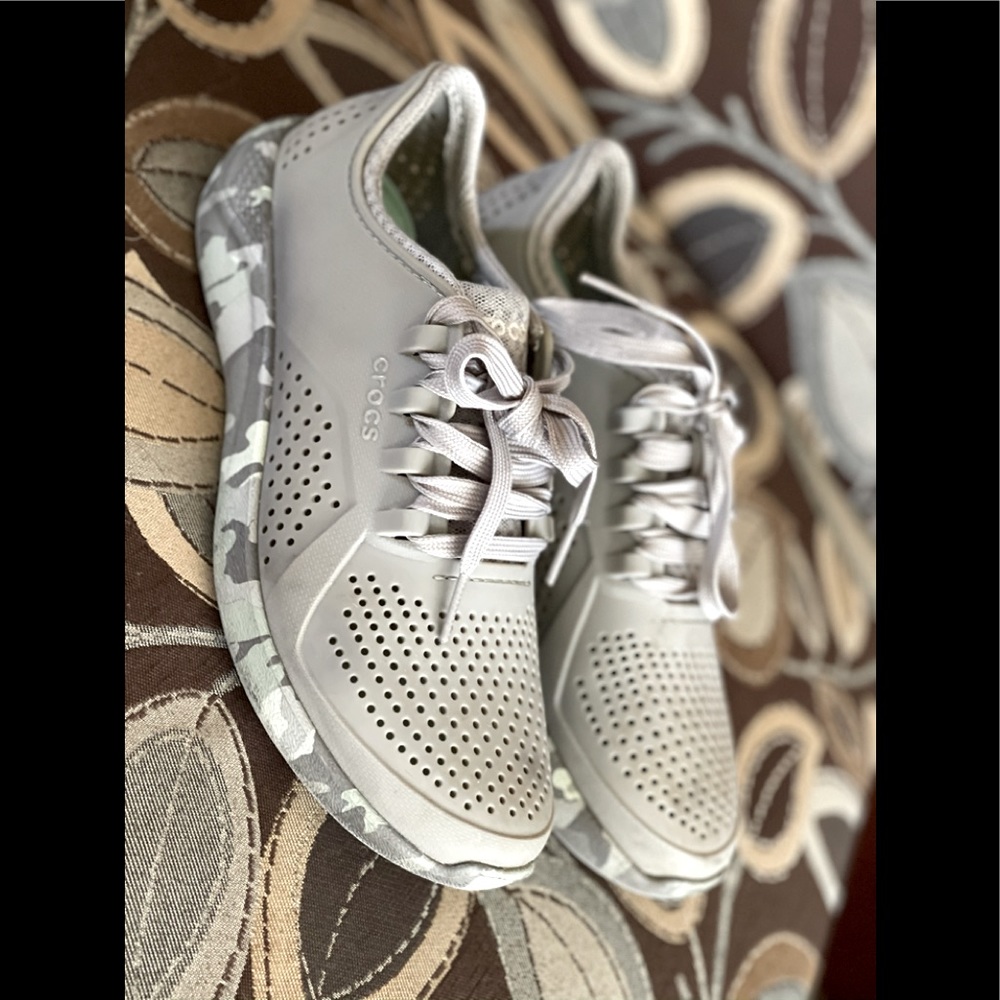 Women Camo Crocs Tennis Shoes